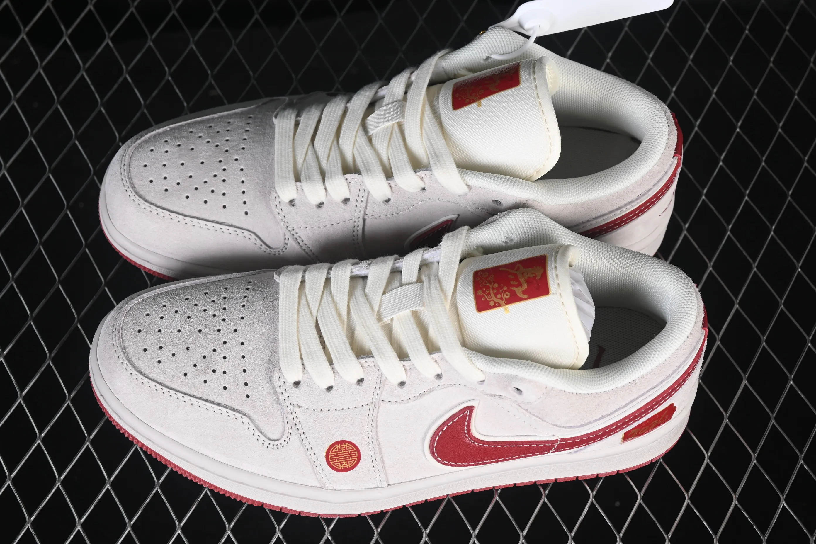 All categories Air Jordan Jordan series basketball shoes Air Jordan 1 Low High-end customized low-top sneakers Air Jordan 1 Low AJ1 Joe 1 Year of the Horse limited edition Immediate success High-end customized low-top retro basketball shoes SM6668-513